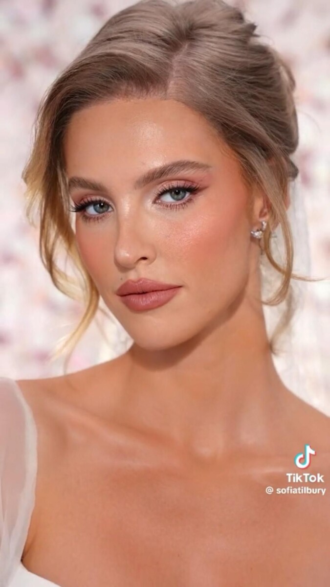 Beauté blonde yeux bleus