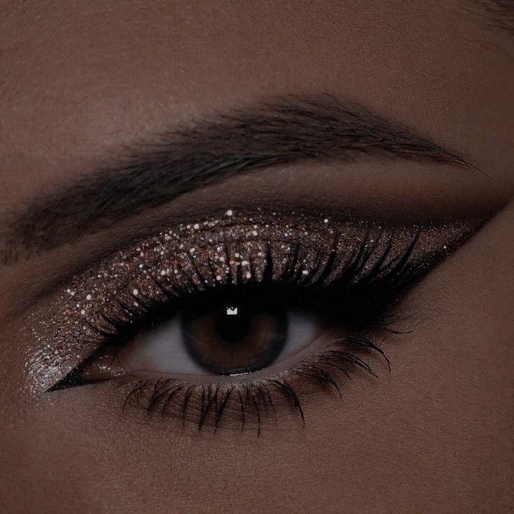 Maquillage yeux noisette