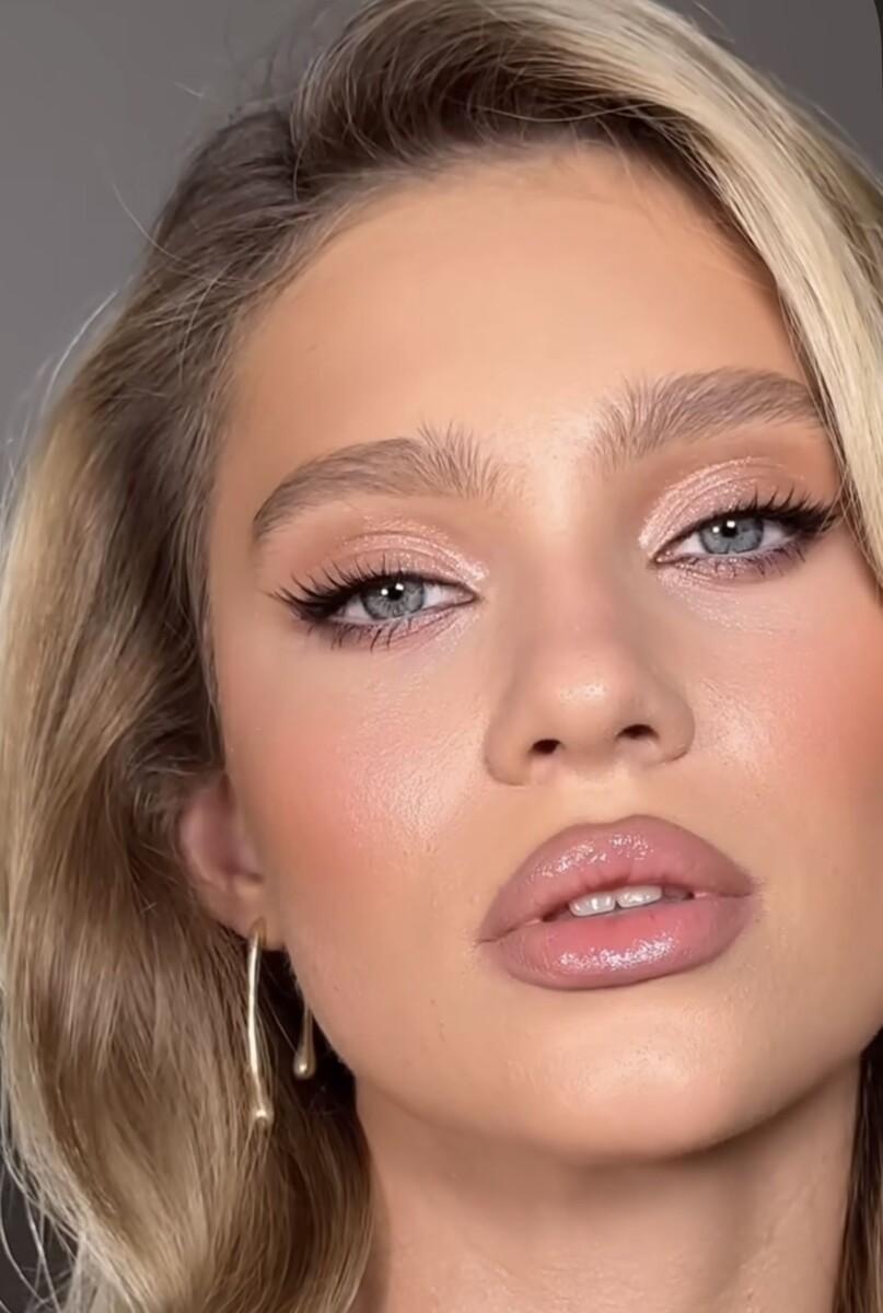 Maquillage blonde yeux bleus