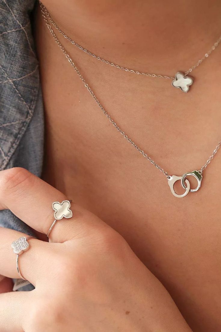 Collier menottes ras de cou mode