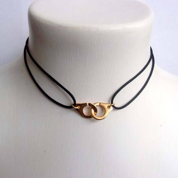 Collier menottes ras de cou mode