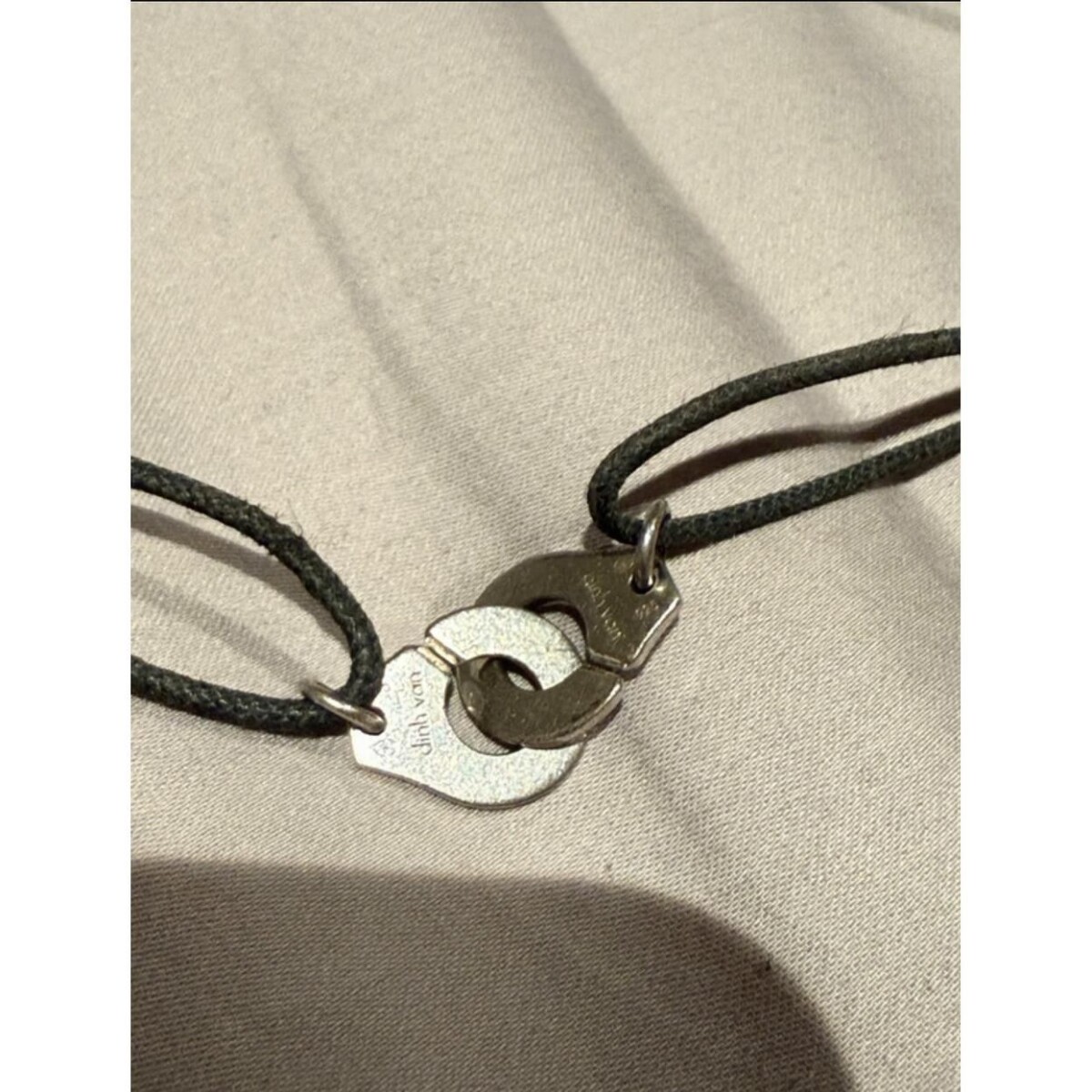 Collier menottes accessoire tendance