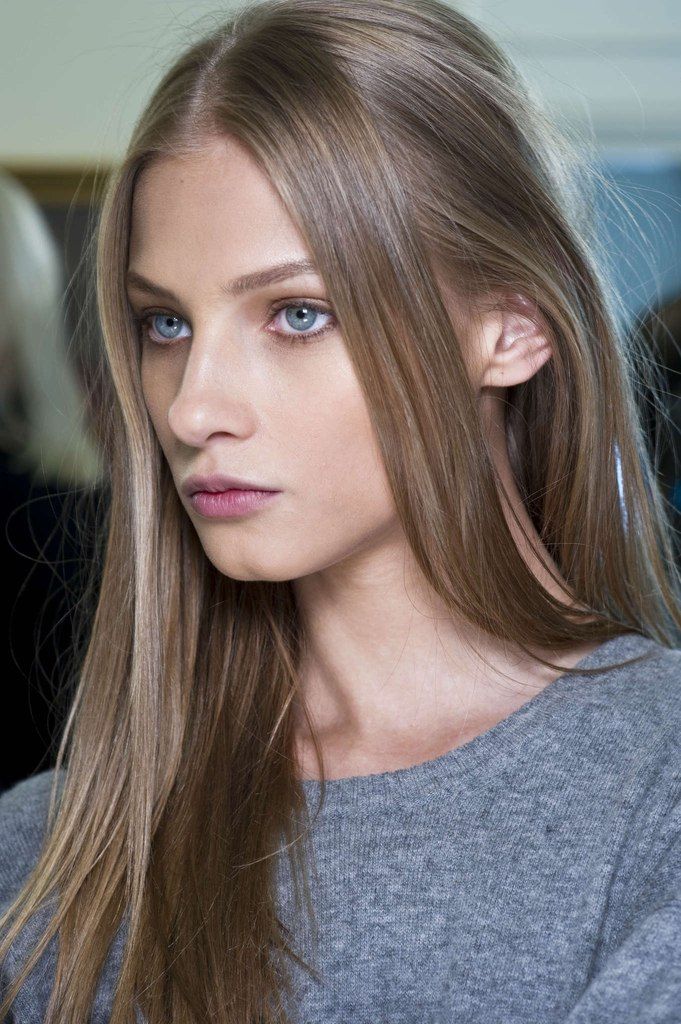 Teinte brun cendré cheveux