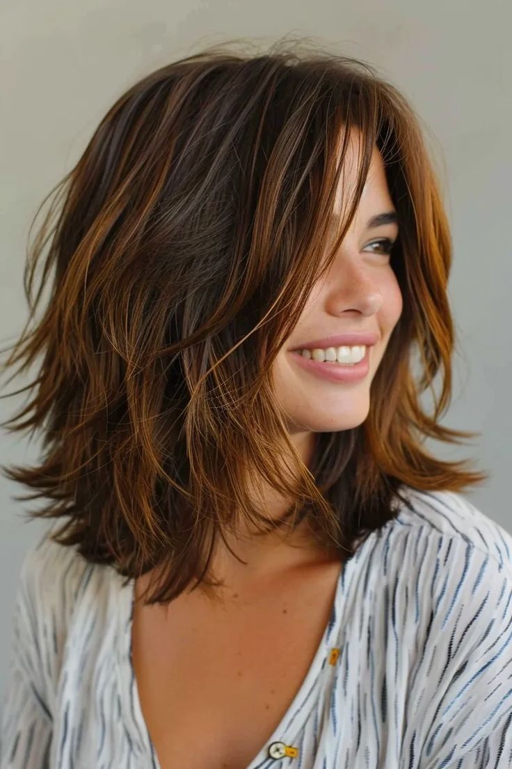 Coiffure mi-longue femme 2025
